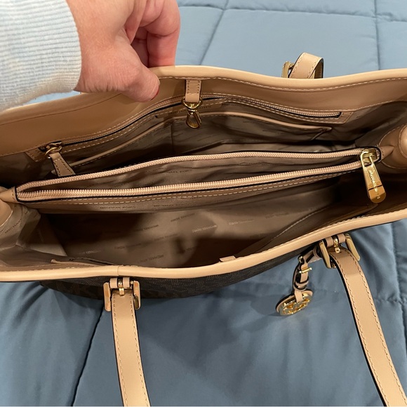 Michael Kors purse - Picture 3 of 4